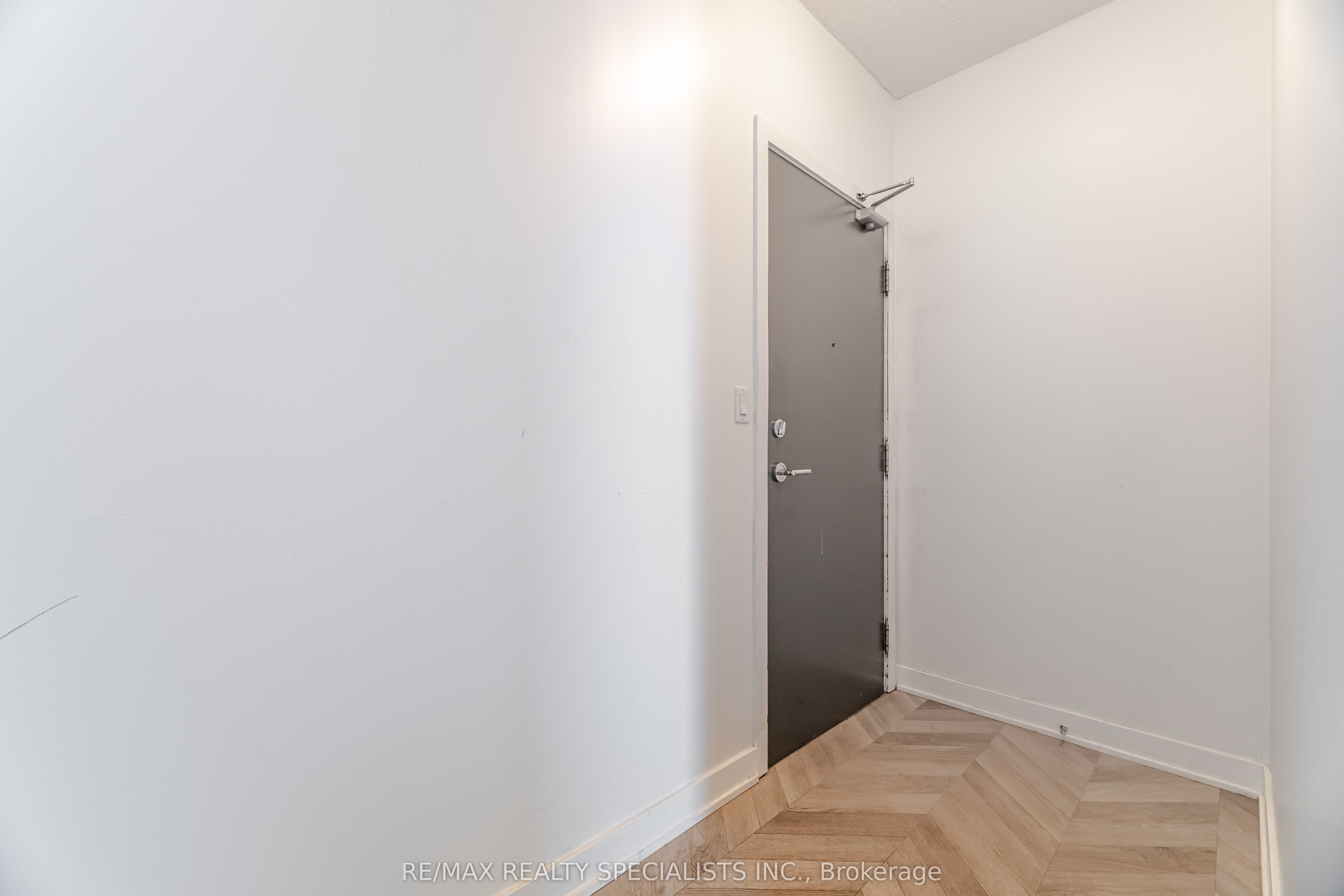 MLS #W12481109 image #4