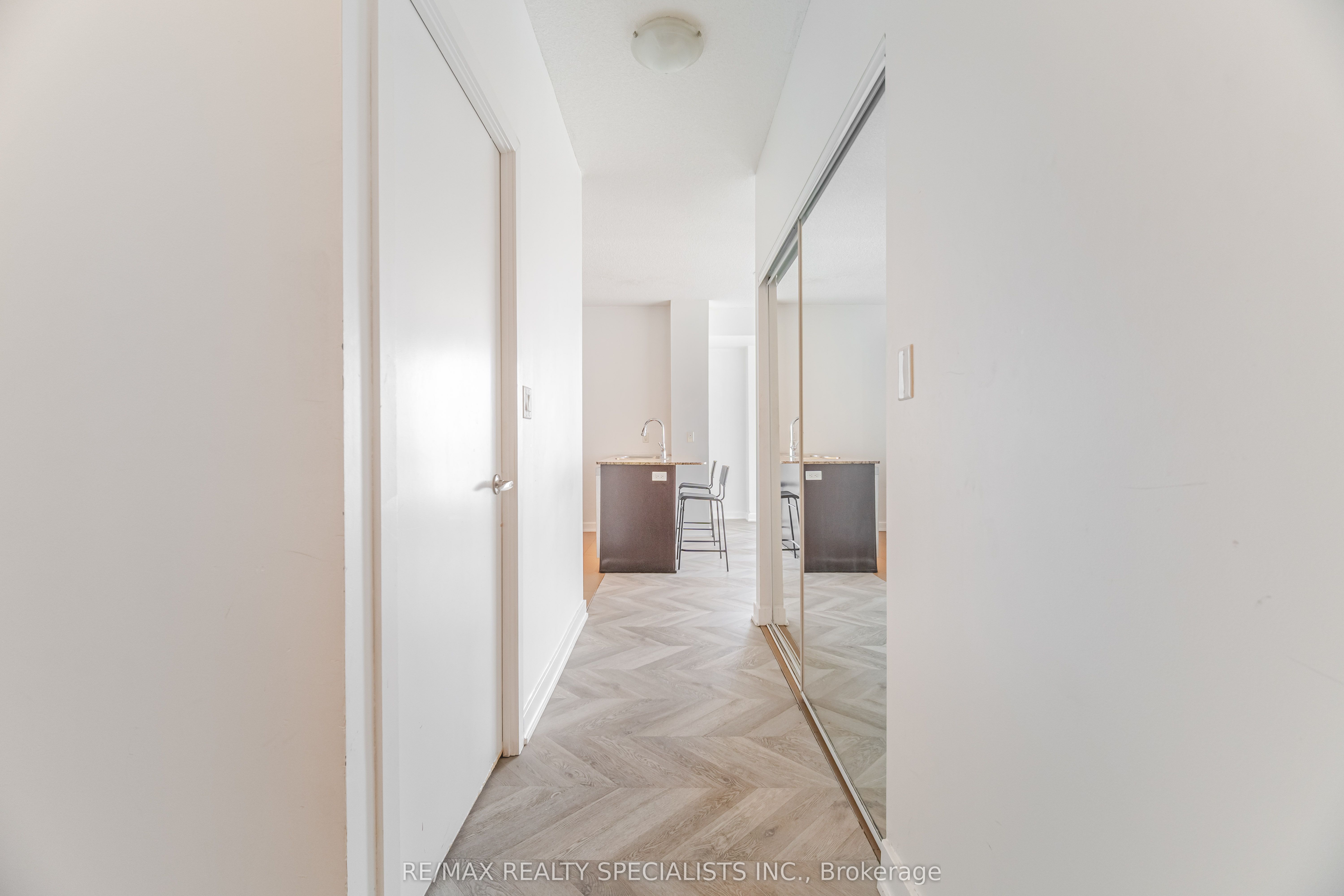 MLS #W12481109 image #5