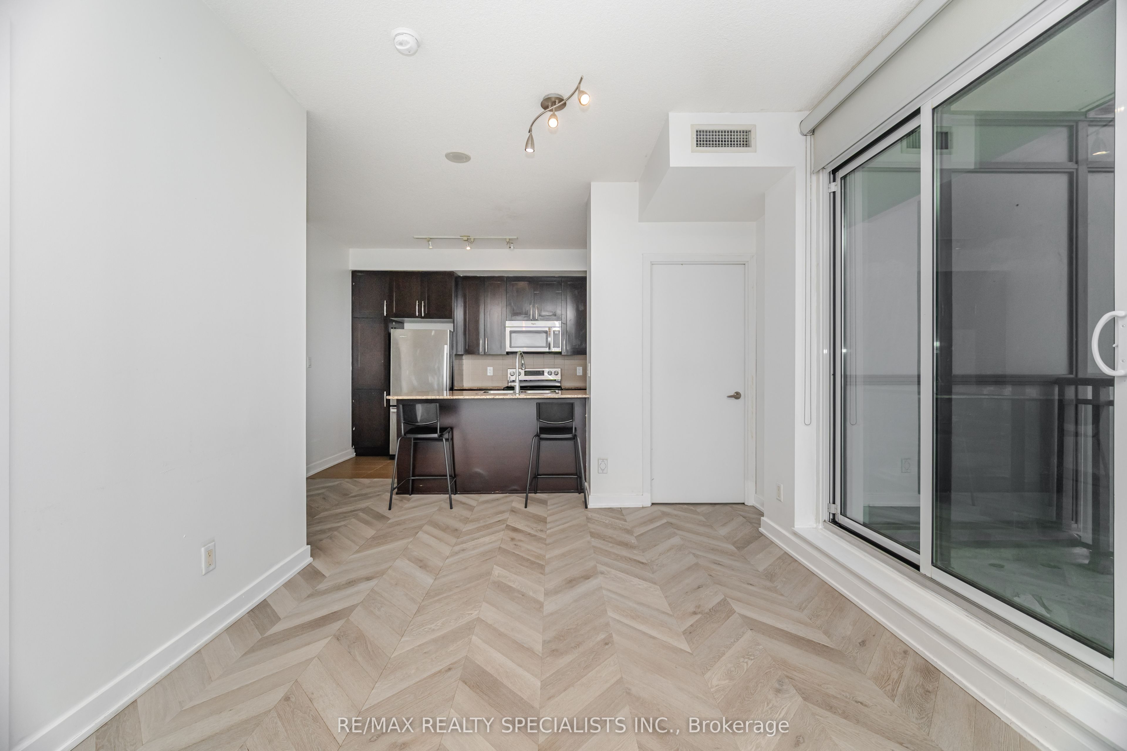 MLS #W12481109 image #9