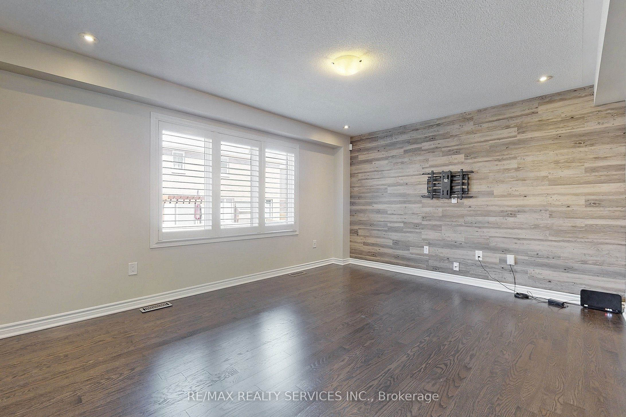 MLS #W12482002 image #6