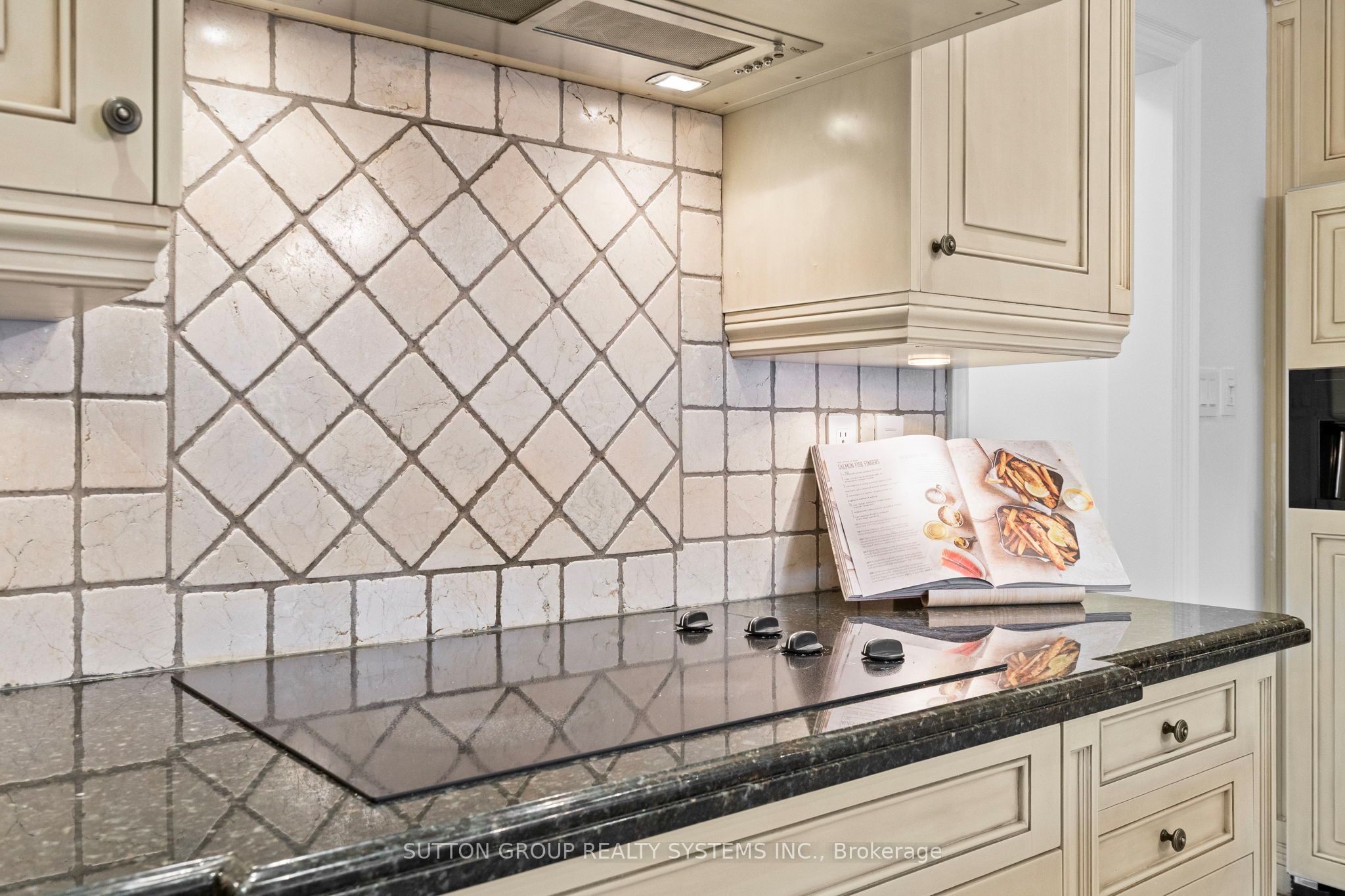 MLS #W12482105 image #17