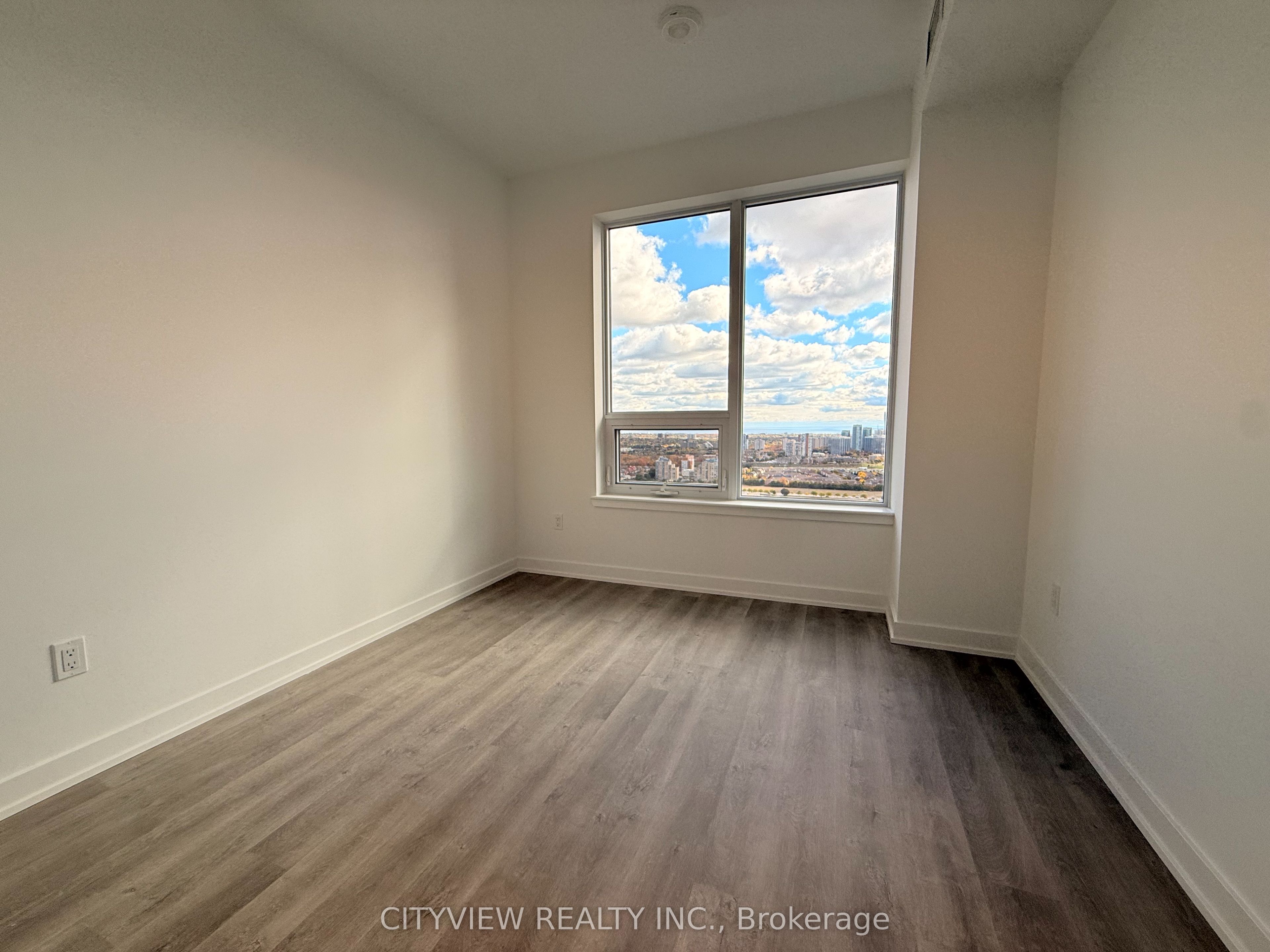 MLS #W12482115 image #10