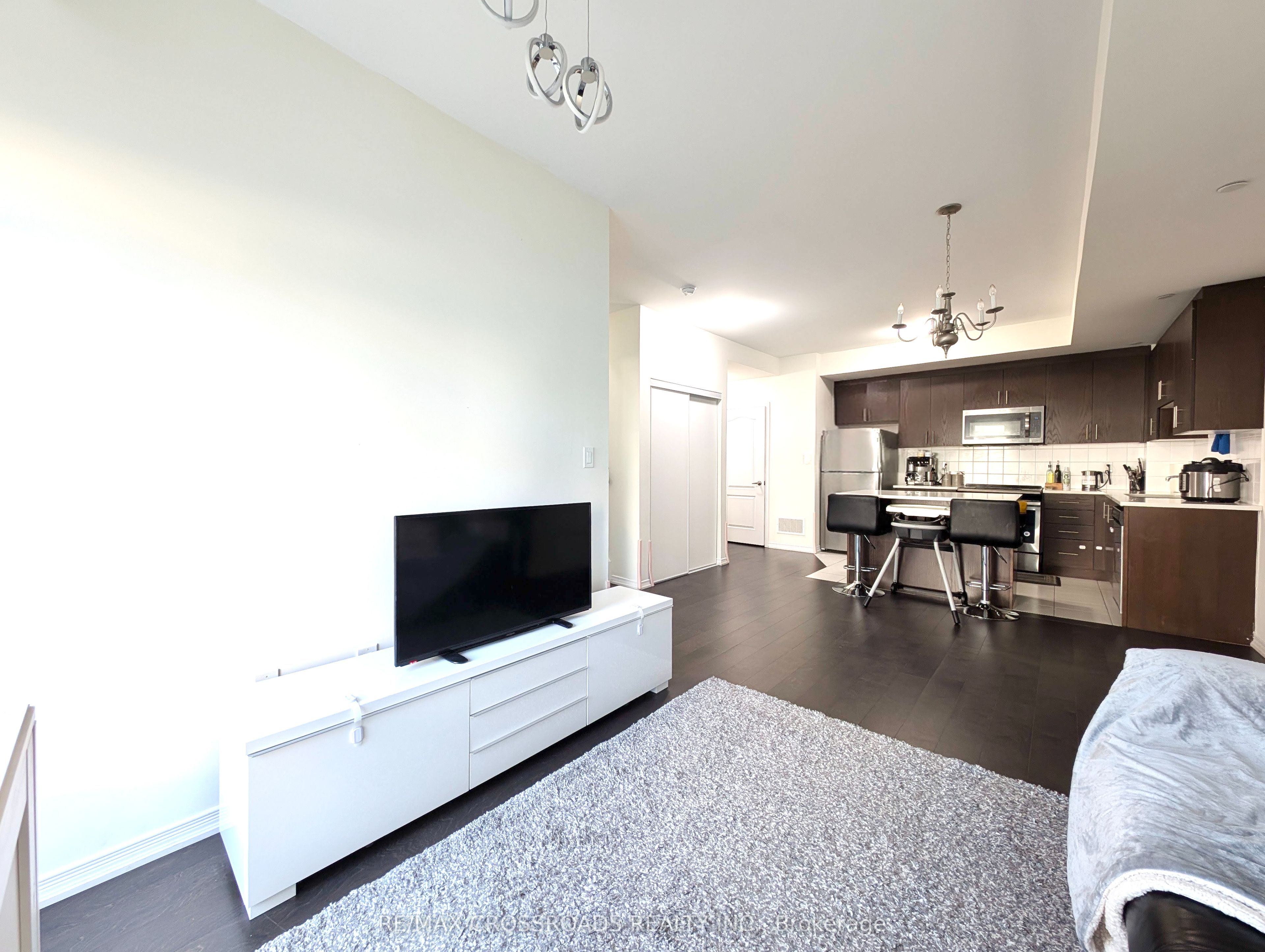 MLS #W12484321 image #3