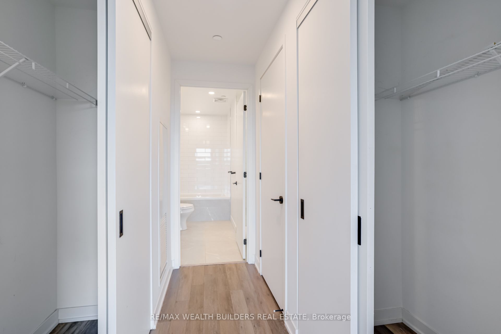 MLS #W12485598 image #16