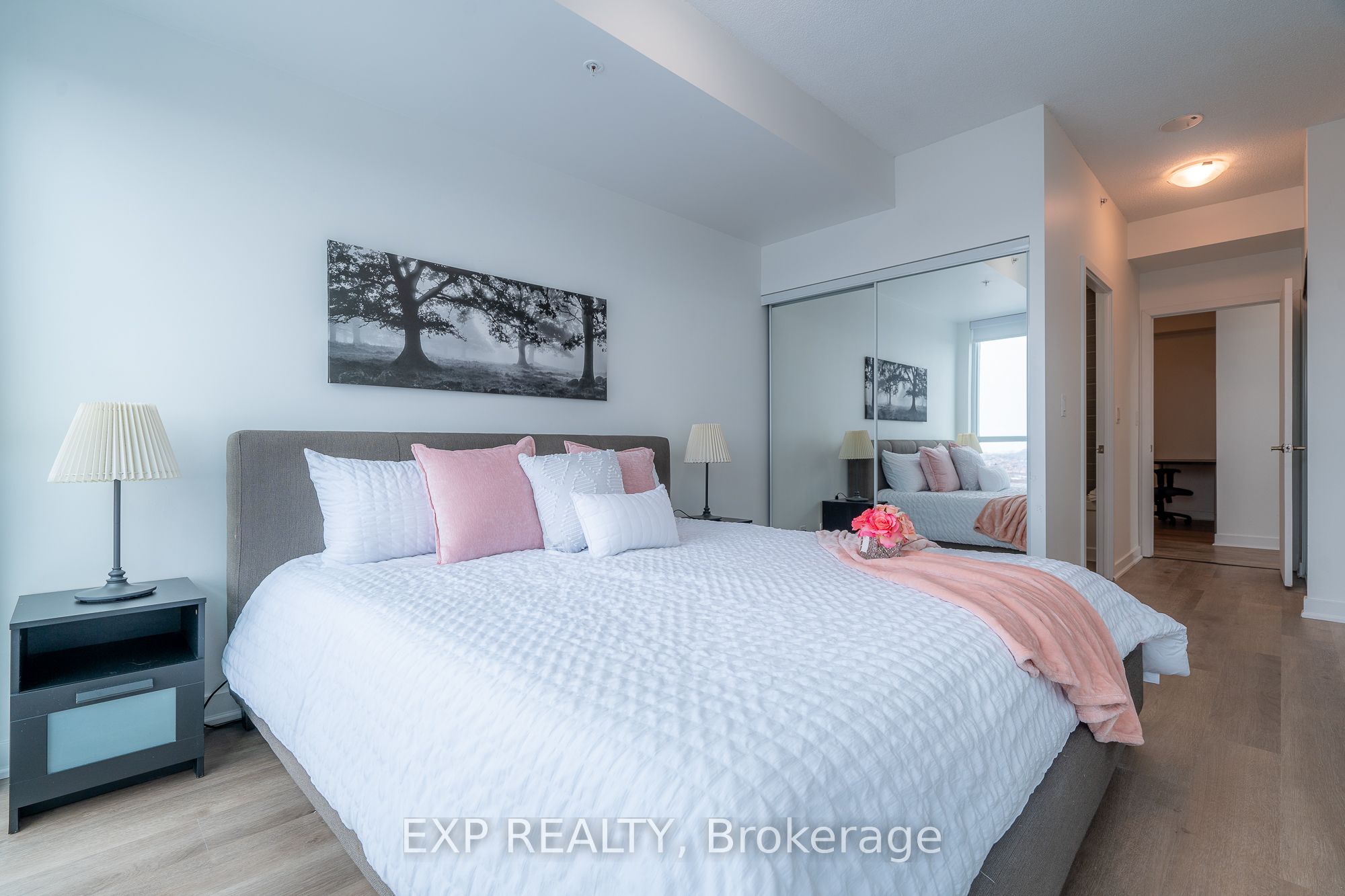 MLS #W12489216 image #12