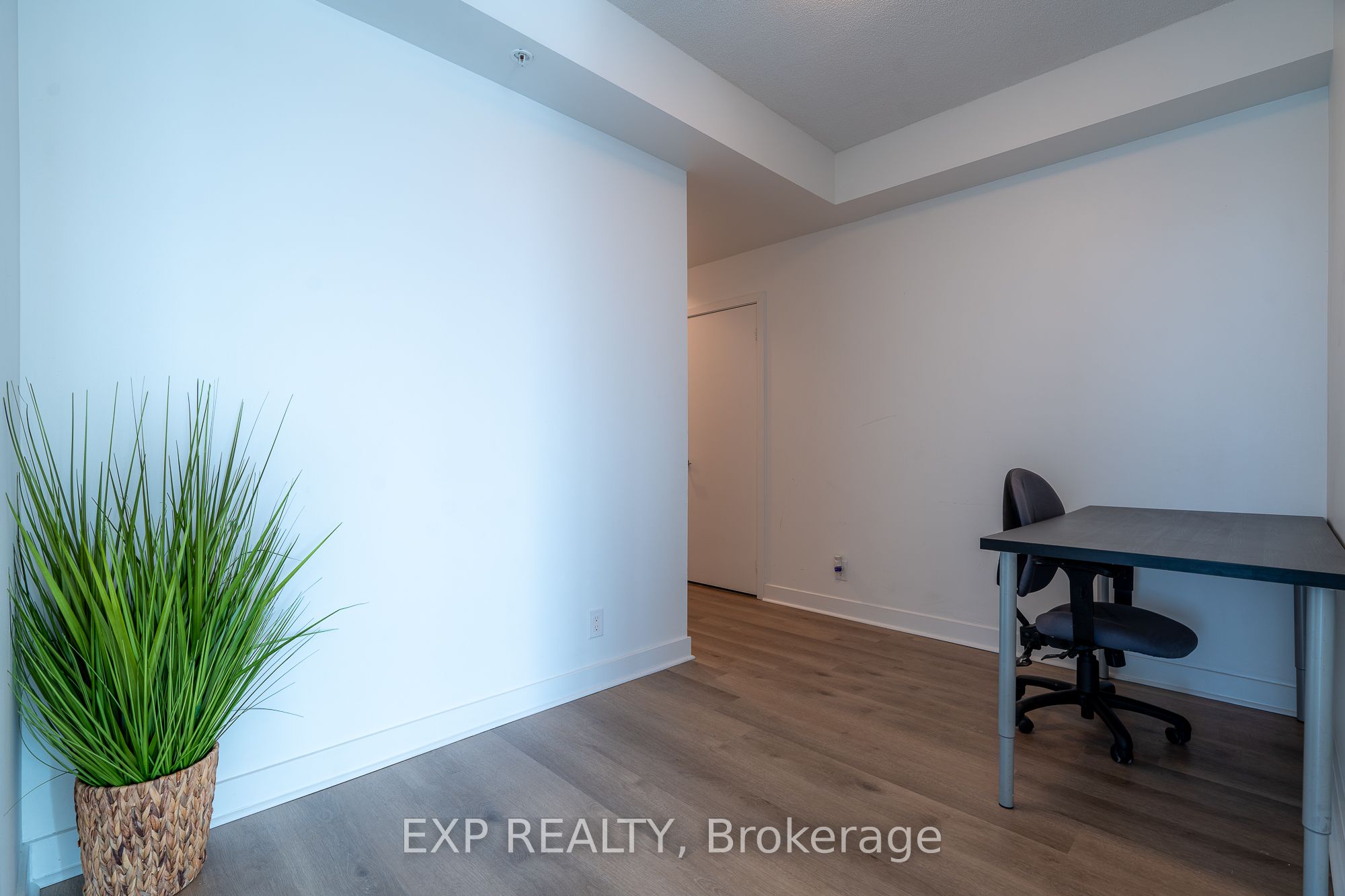 MLS #W12489216 image #5